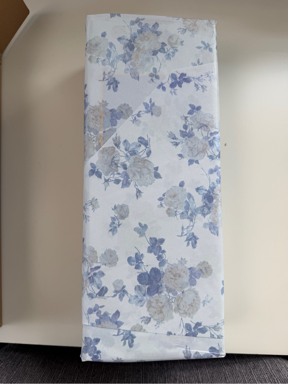 NEW Stanley X LoveShackFancy Everblooming Rosettes All Day Slim 20 oz bottle - Picture 8 of 9